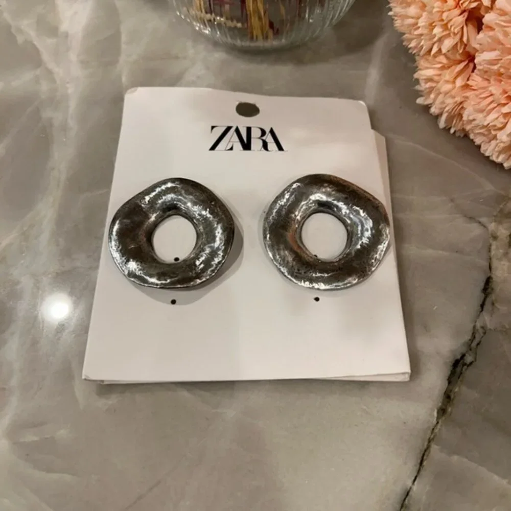 Zara earrings, irregular circle shaped silver NWT 🔥🔥✨💖💖 - Picture 3 of 7